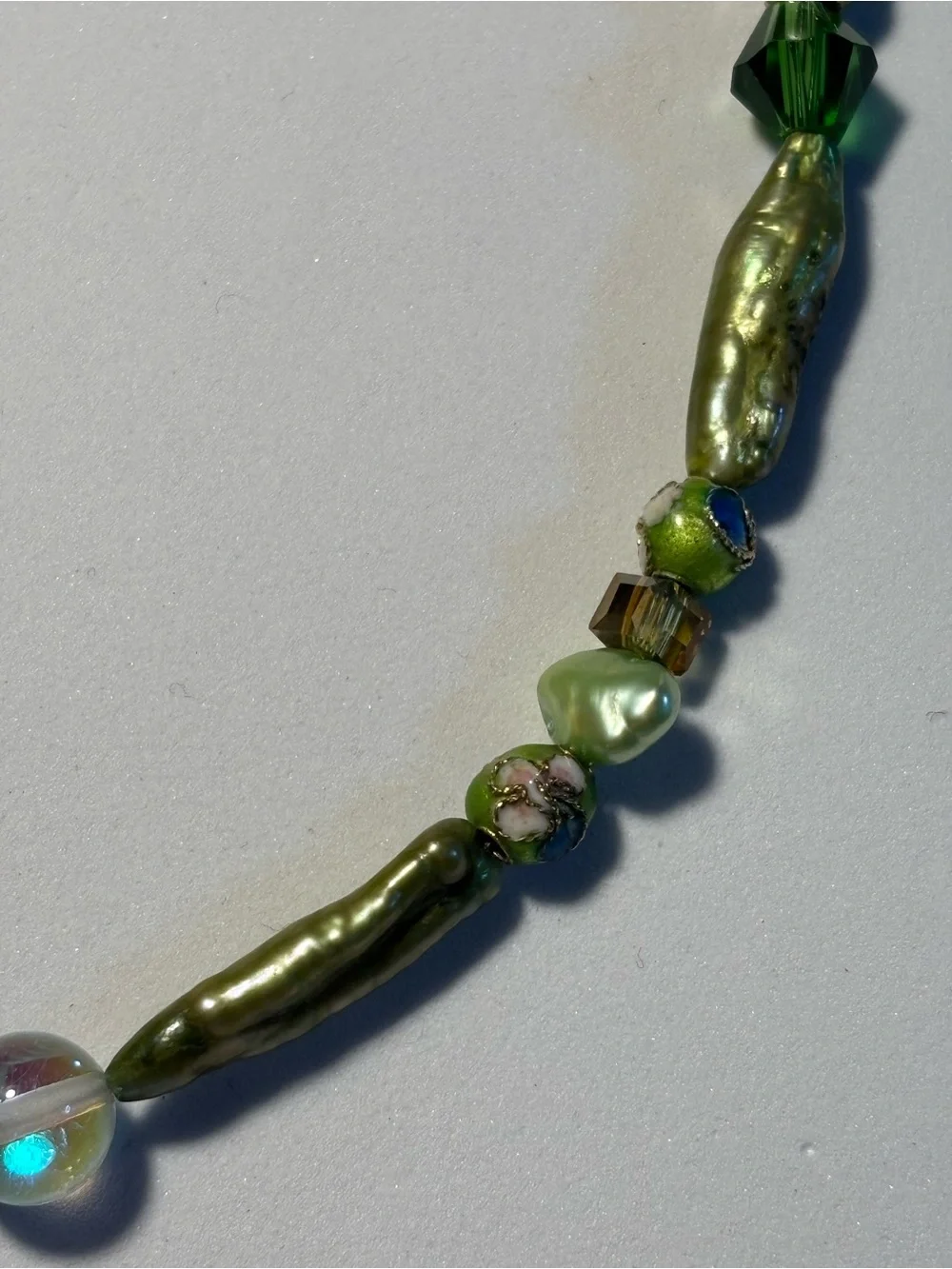 “Fern Hollow Frog”-Botanical Necklace with Glass Frog,Pearls,Cloisonné - Picture 6 of 10